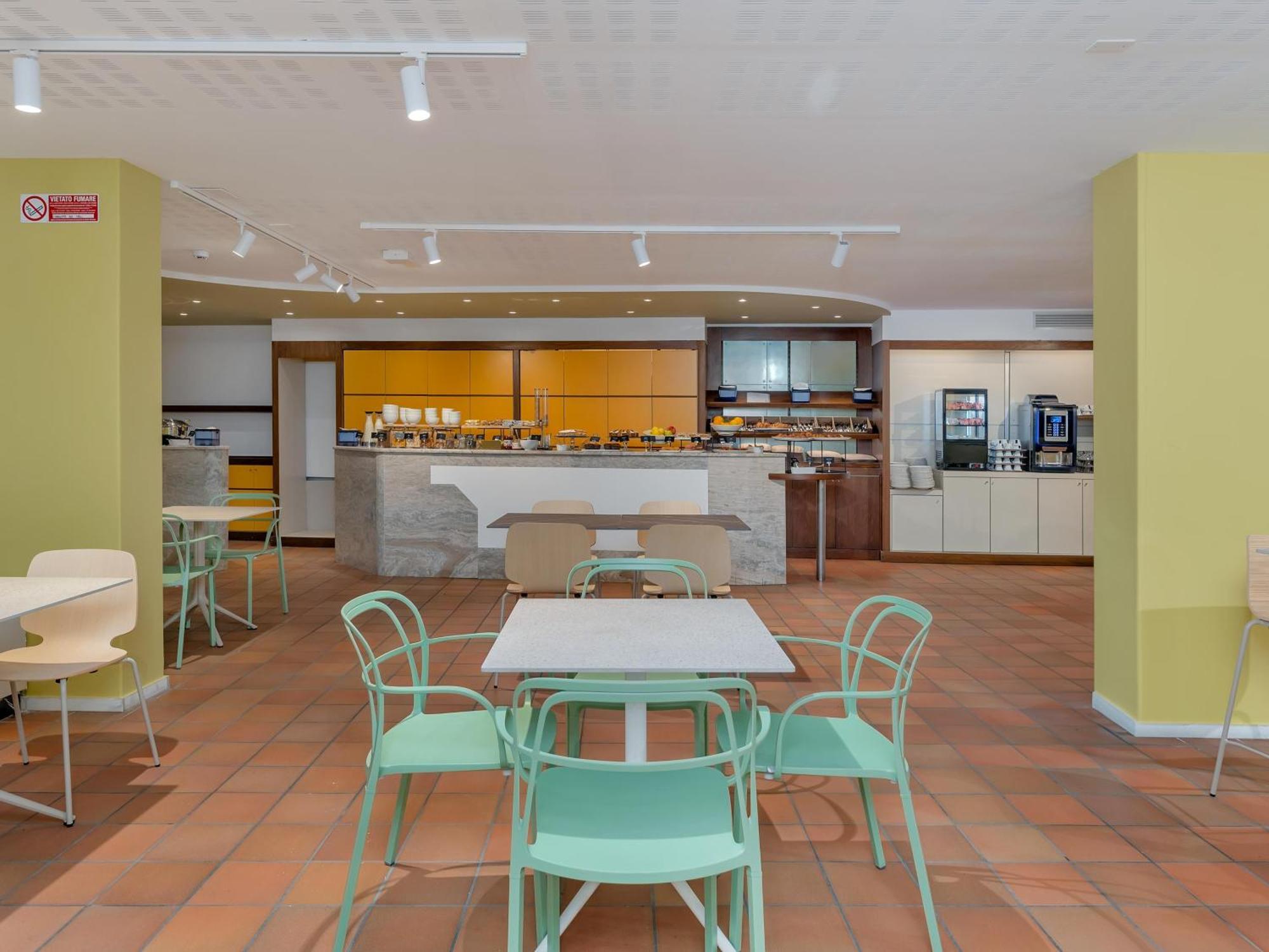 B&B Hotel Alba ภายนอก รูปภาพ