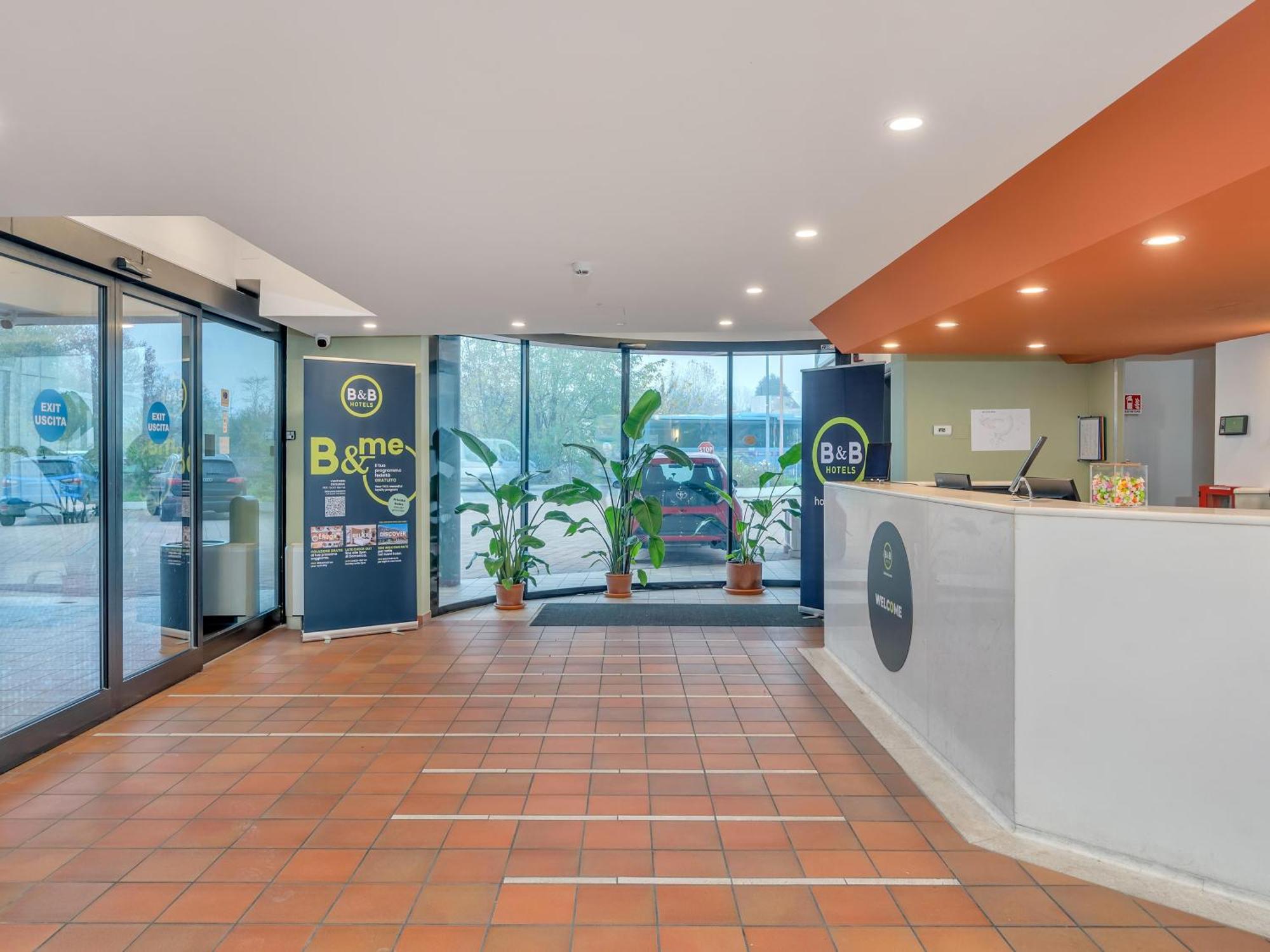 B&B Hotel Alba ภายนอก รูปภาพ